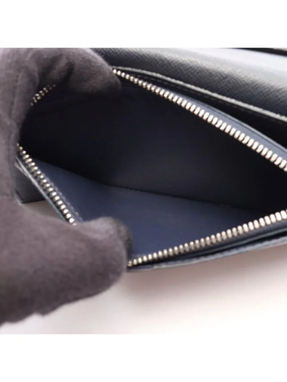 Louis Vuitton Bifold Wallet Portefeuille Brazza Taiga Ardoise Navy Leather